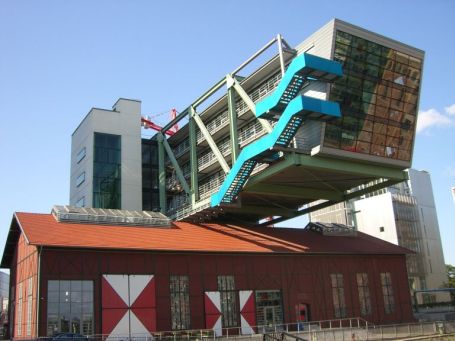 Düsseldorf : Medienhafen, PEC - Port Event Center ( auch Wolkenbügel genannt )